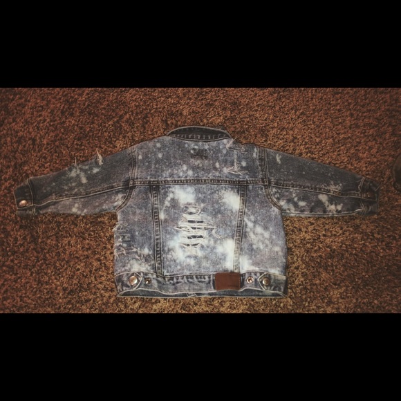 Gap distressed jean jacket. - Picture 2 of 2